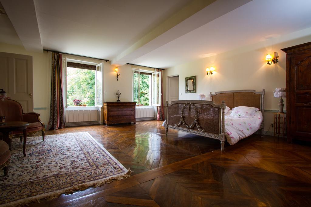 Chateau De La Madeleine Bed and Breakfast Pressagny-lʼOrgeuilleux Exterior foto