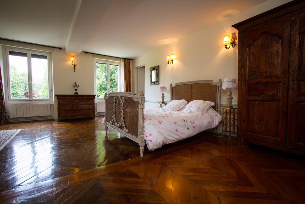 Chateau De La Madeleine Bed and Breakfast Pressagny-lʼOrgeuilleux Habitación foto